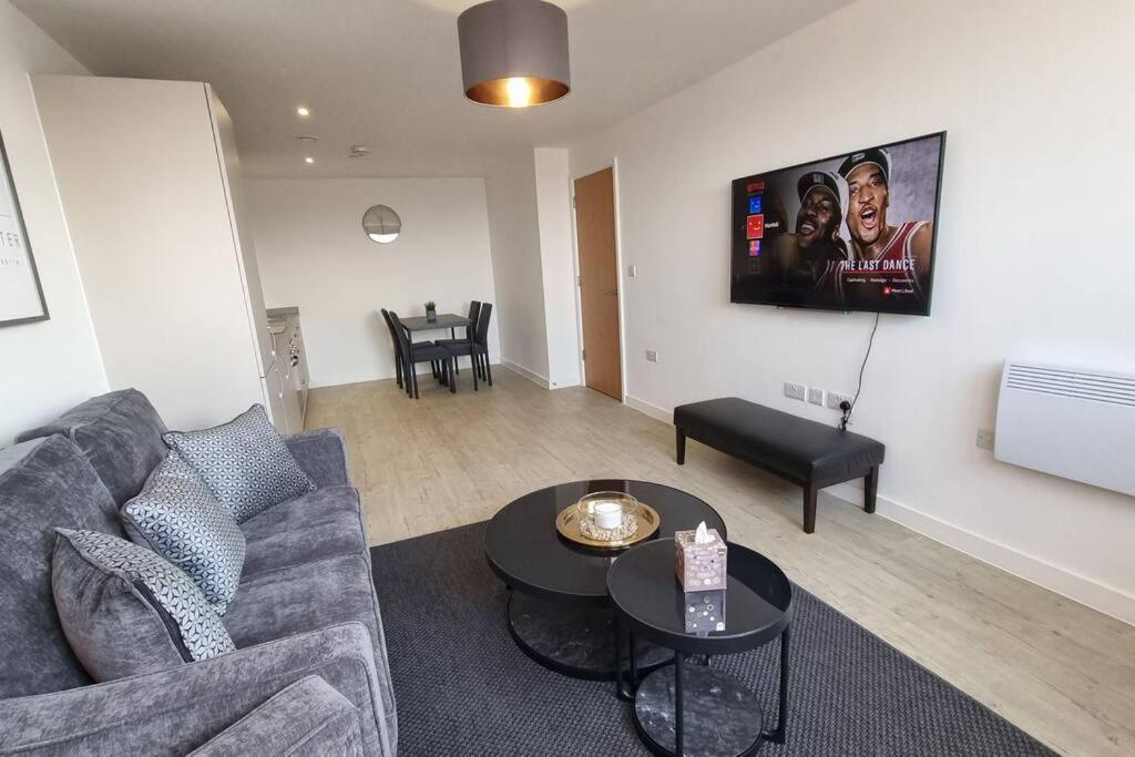 2 Bedroom Penthouse Manchester Exterior photo